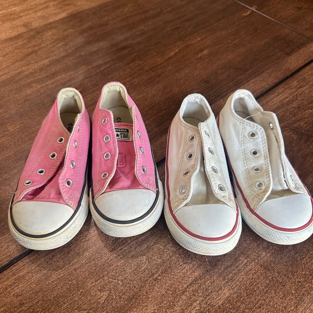 TWO ✌🏻pairs of Converse